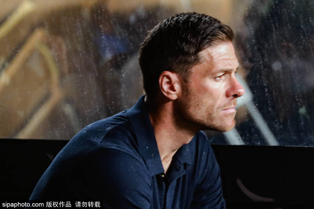 从安菲尔德到伯纳乌：Konaté拒绝续约引发转会市场震动，皇马防线重建迎新机遇